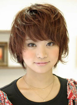 cheveux bouclés carré