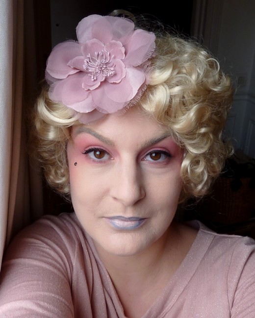 hunger-games-effie-trinket-1.jpg