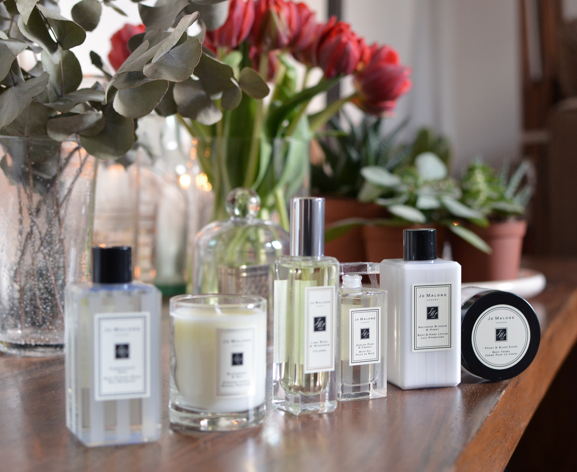 Jo malone купить оригинал. Джо Малон. Рив Гош Jo Malone. Jo Malone Perfume. Фотосессии Джо Малон.